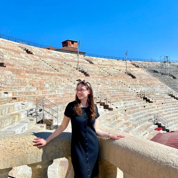 Meet your Posher, Tori - Picture 2 of 6